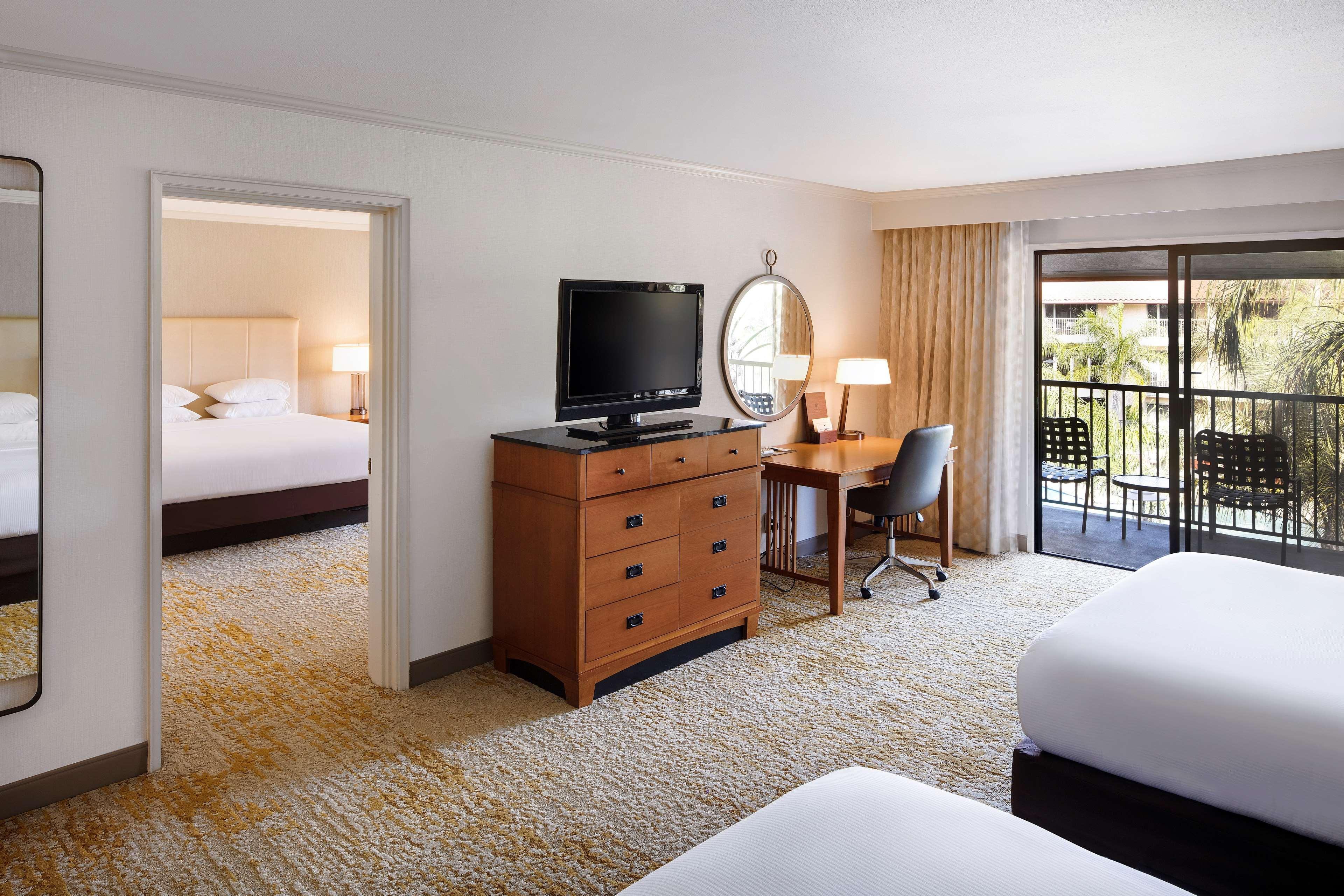 Doubletree By Hilton Ontario Airport Hotell Exteriör bild
