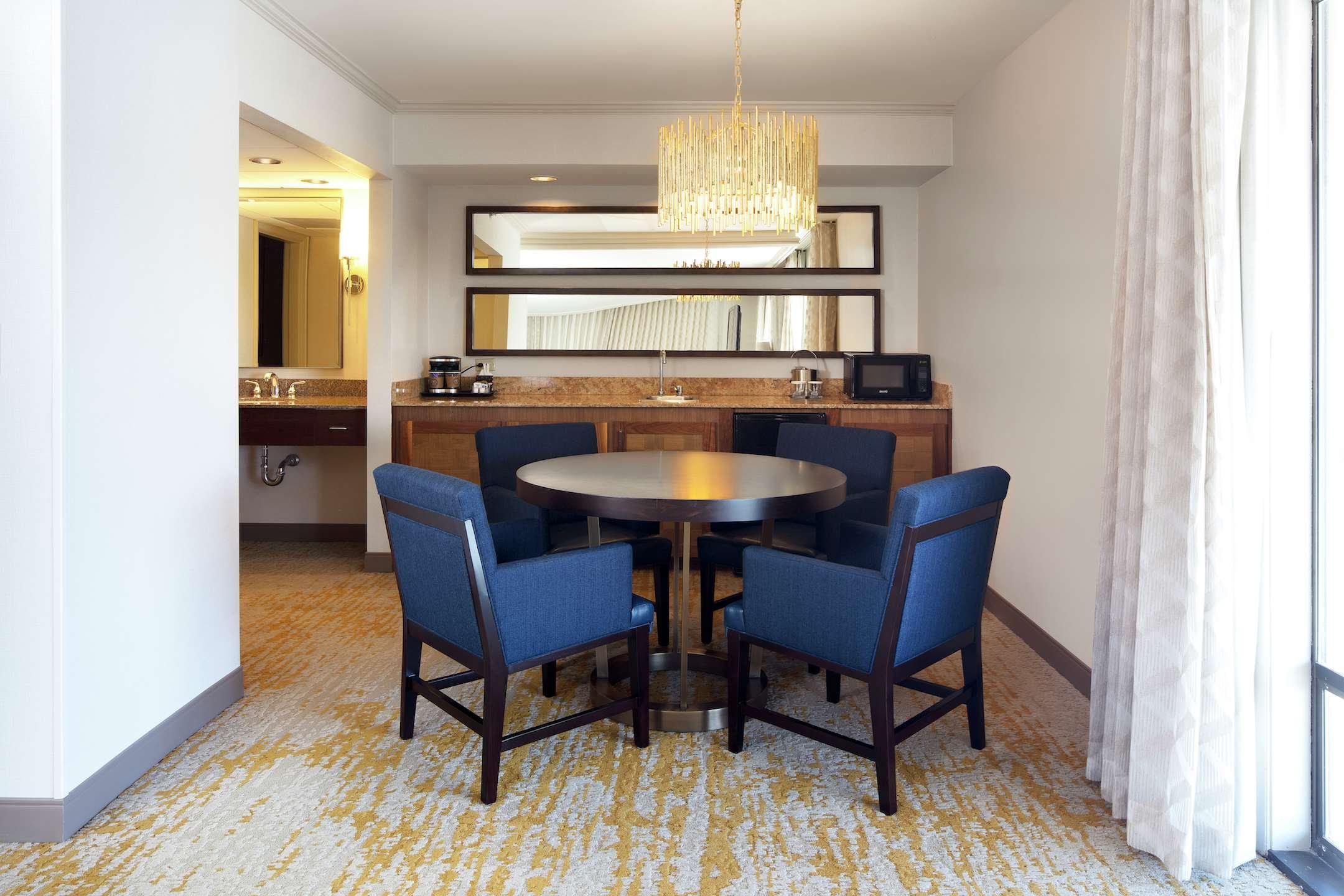 Doubletree By Hilton Ontario Airport Hotell Exteriör bild