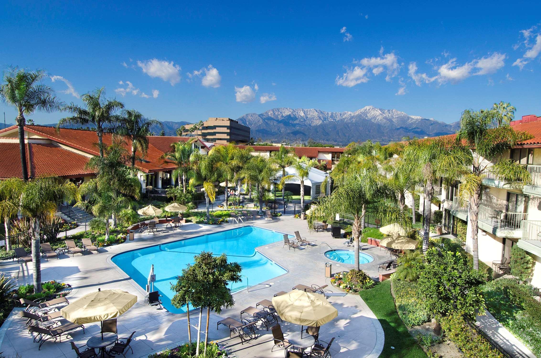 Doubletree By Hilton Ontario Airport Hotell Exteriör bild