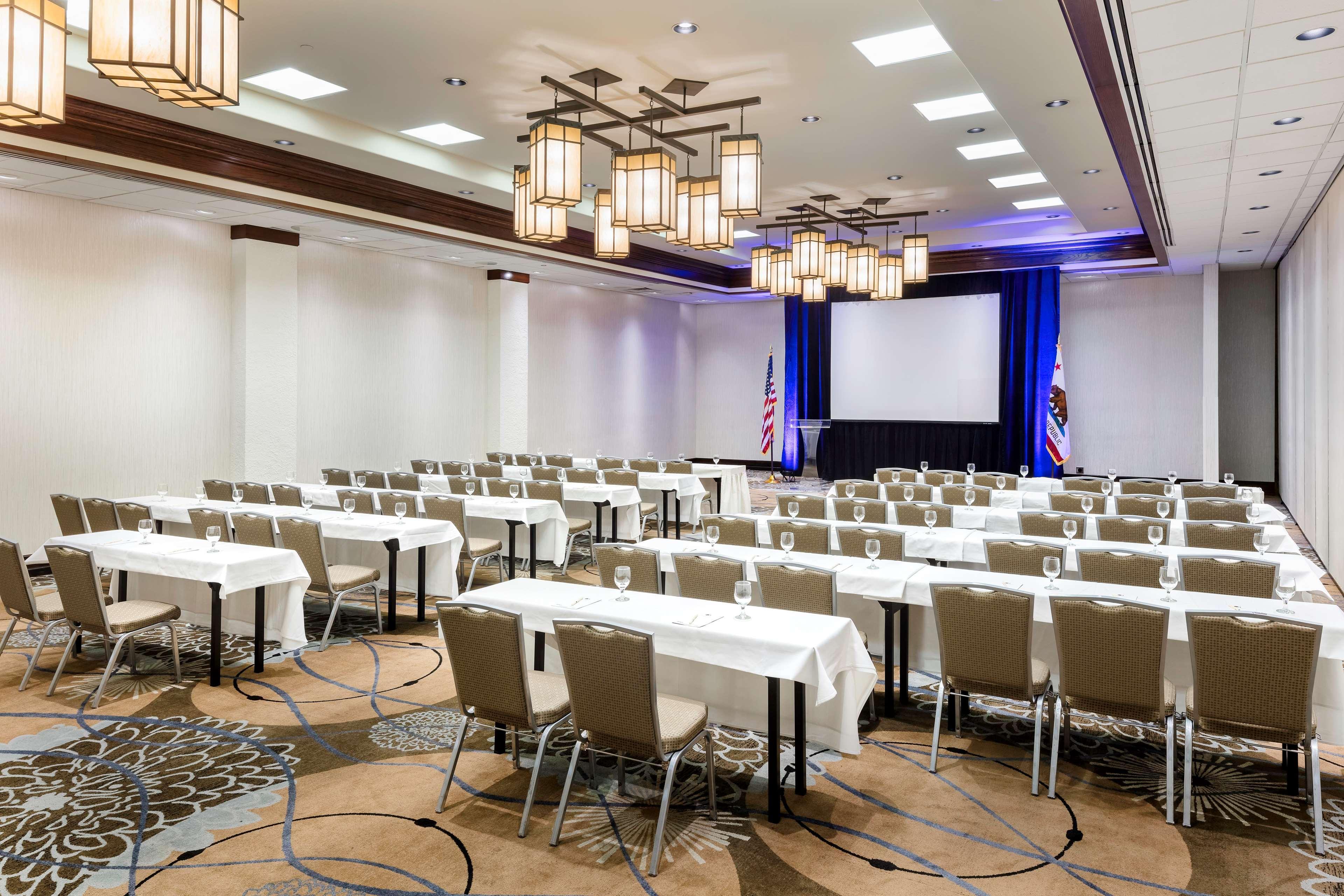 Doubletree By Hilton Ontario Airport Hotell Exteriör bild
