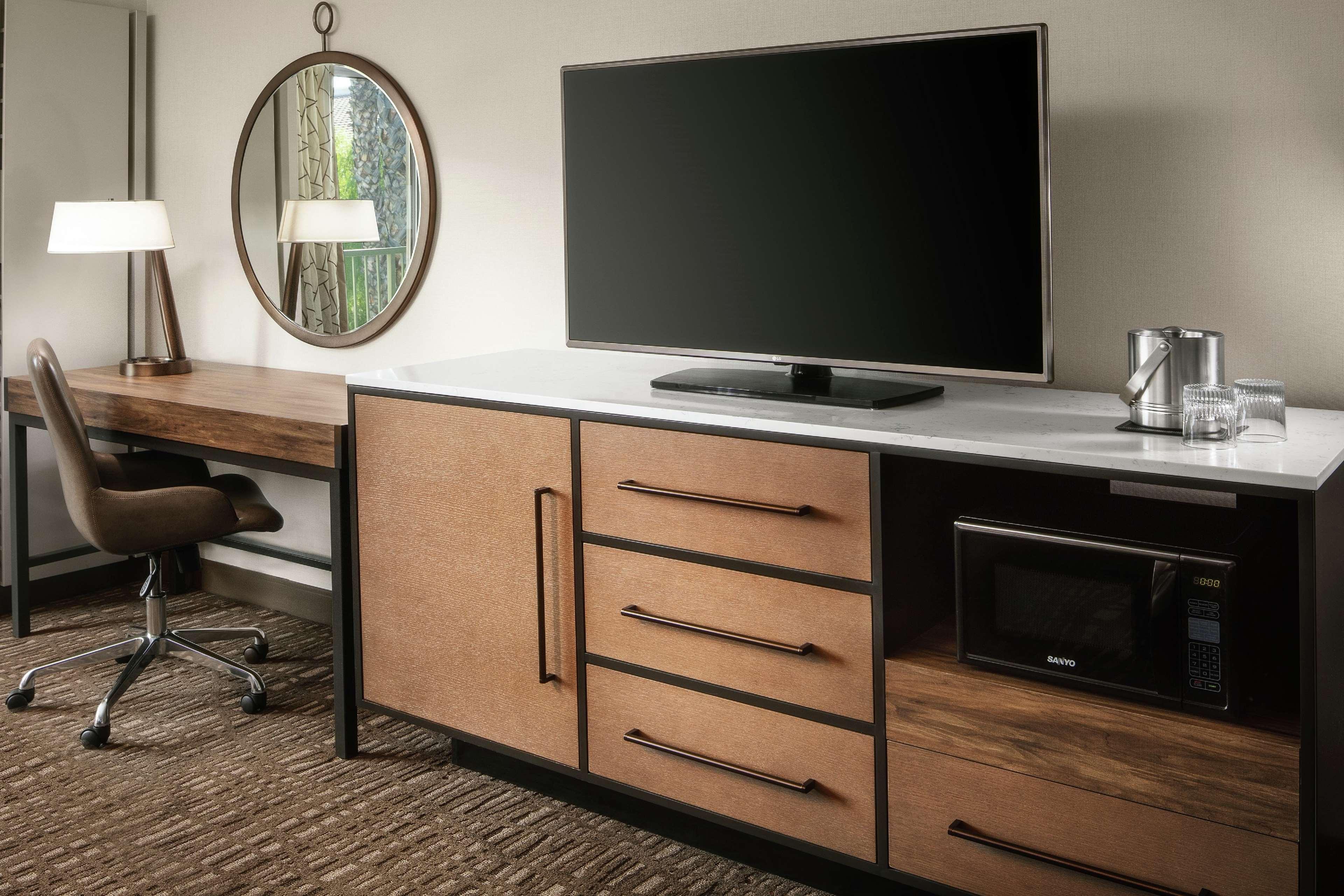 Doubletree By Hilton Ontario Airport Hotell Exteriör bild