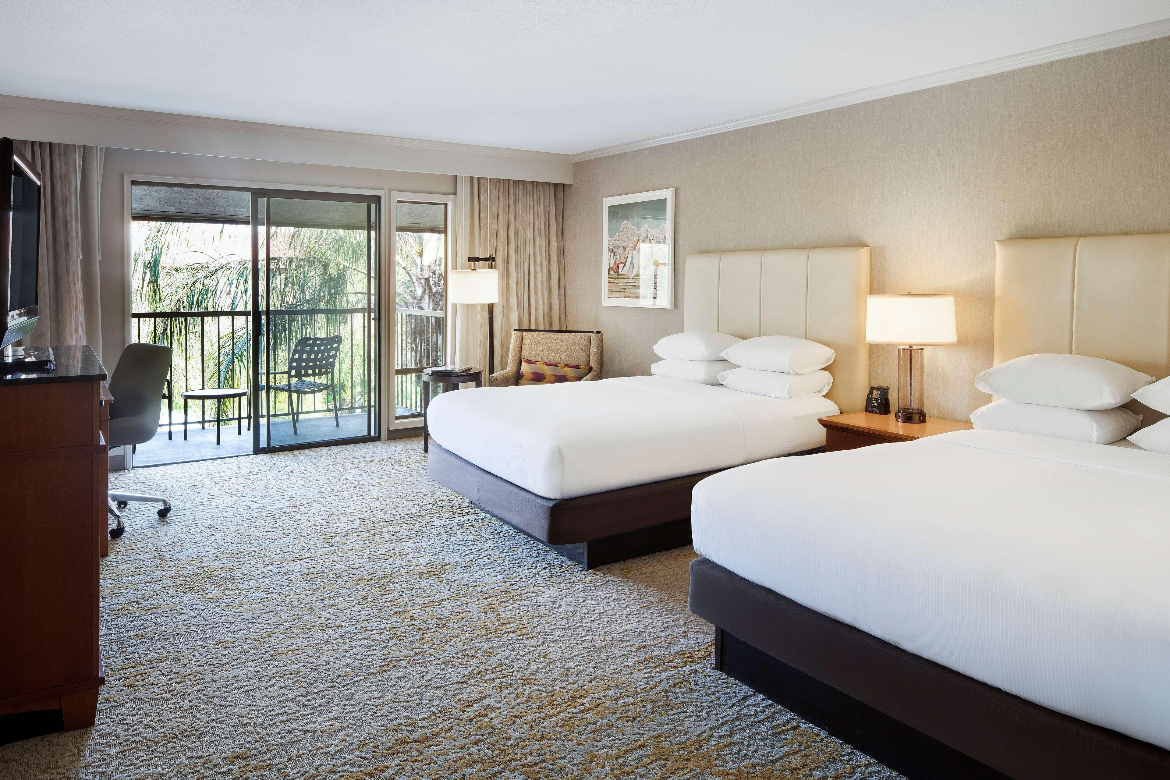 Doubletree By Hilton Ontario Airport Hotell Exteriör bild