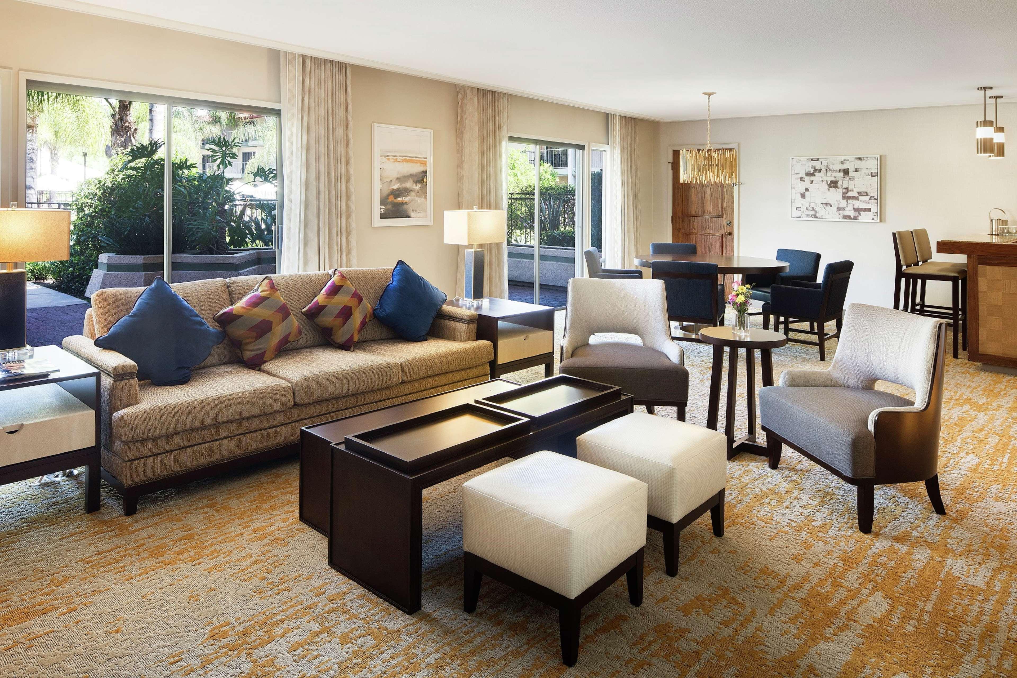 Doubletree By Hilton Ontario Airport Hotell Exteriör bild