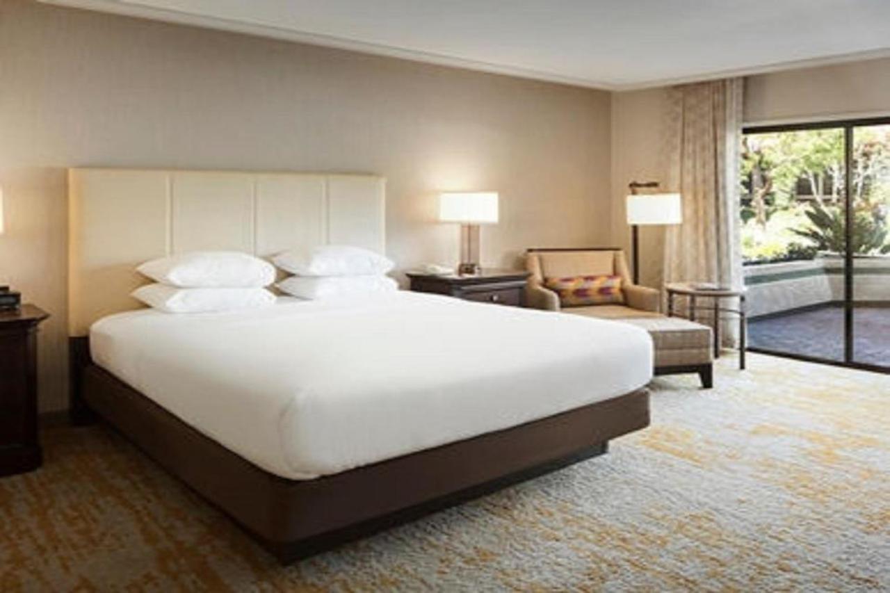 Doubletree By Hilton Ontario Airport Hotell Exteriör bild