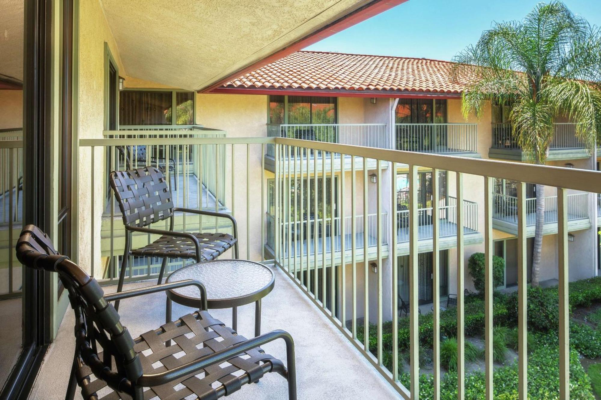 Doubletree By Hilton Ontario Airport Hotell Exteriör bild