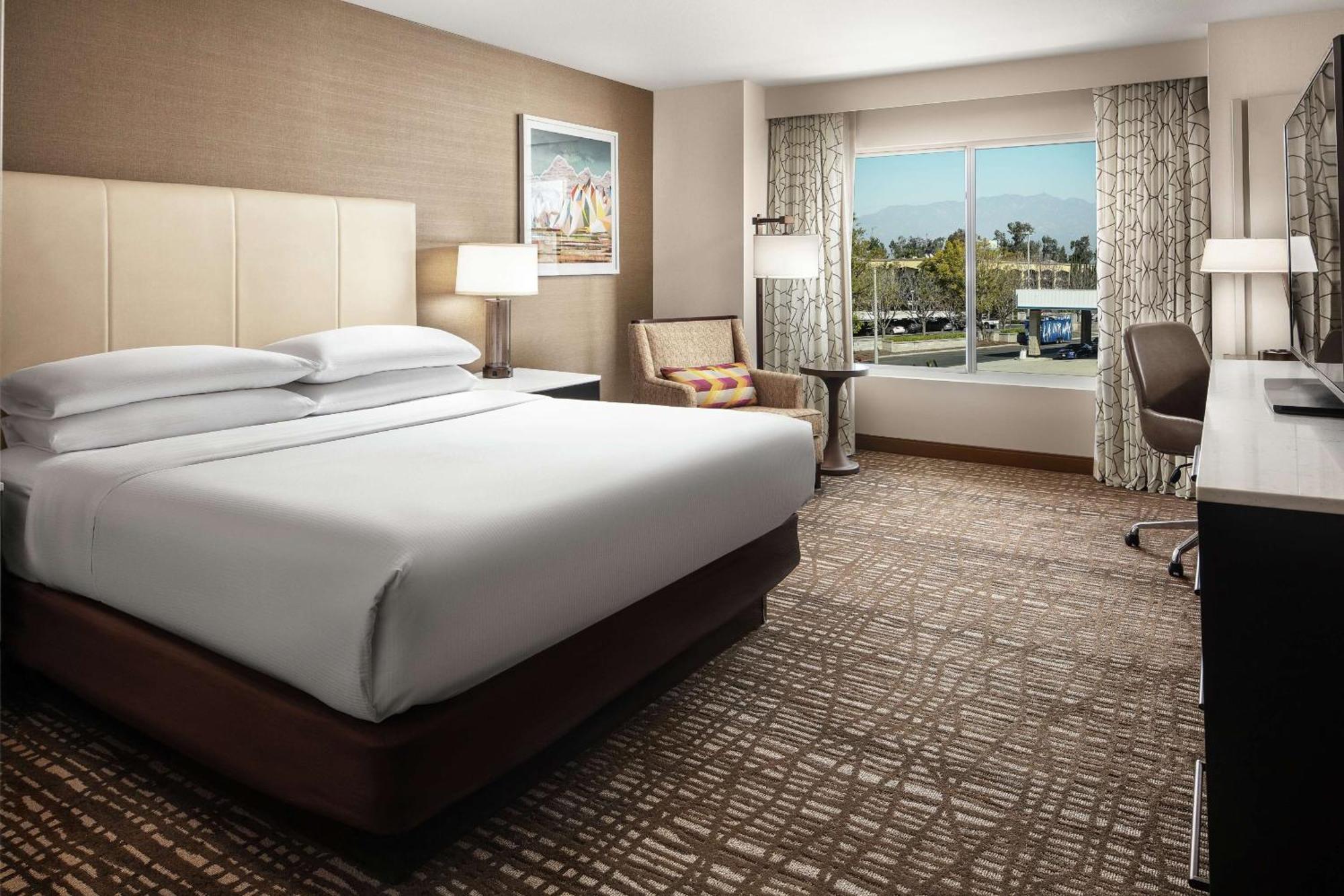 Doubletree By Hilton Ontario Airport Hotell Exteriör bild